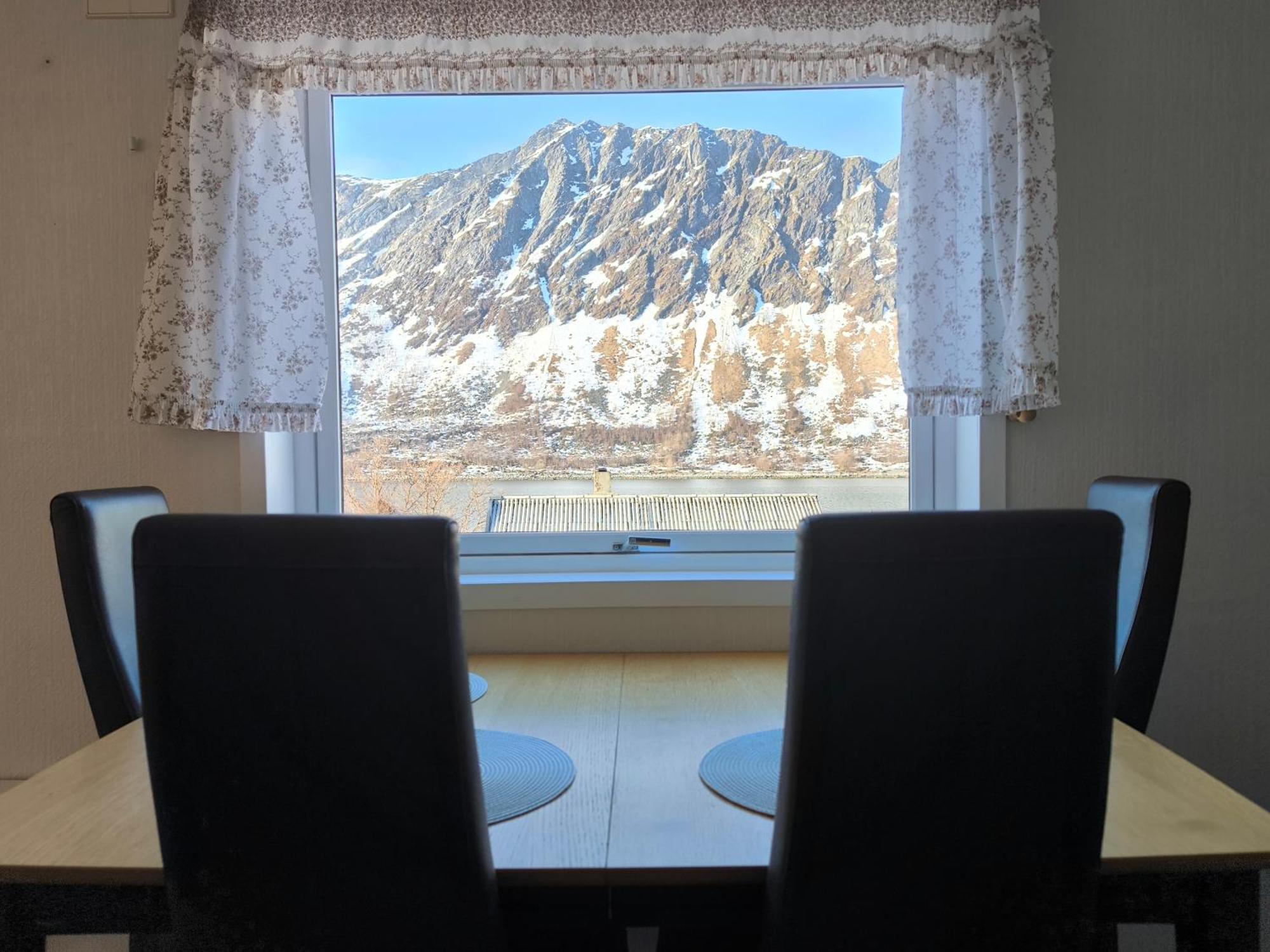 Hus Gryllefjord Villa Bagian luar foto